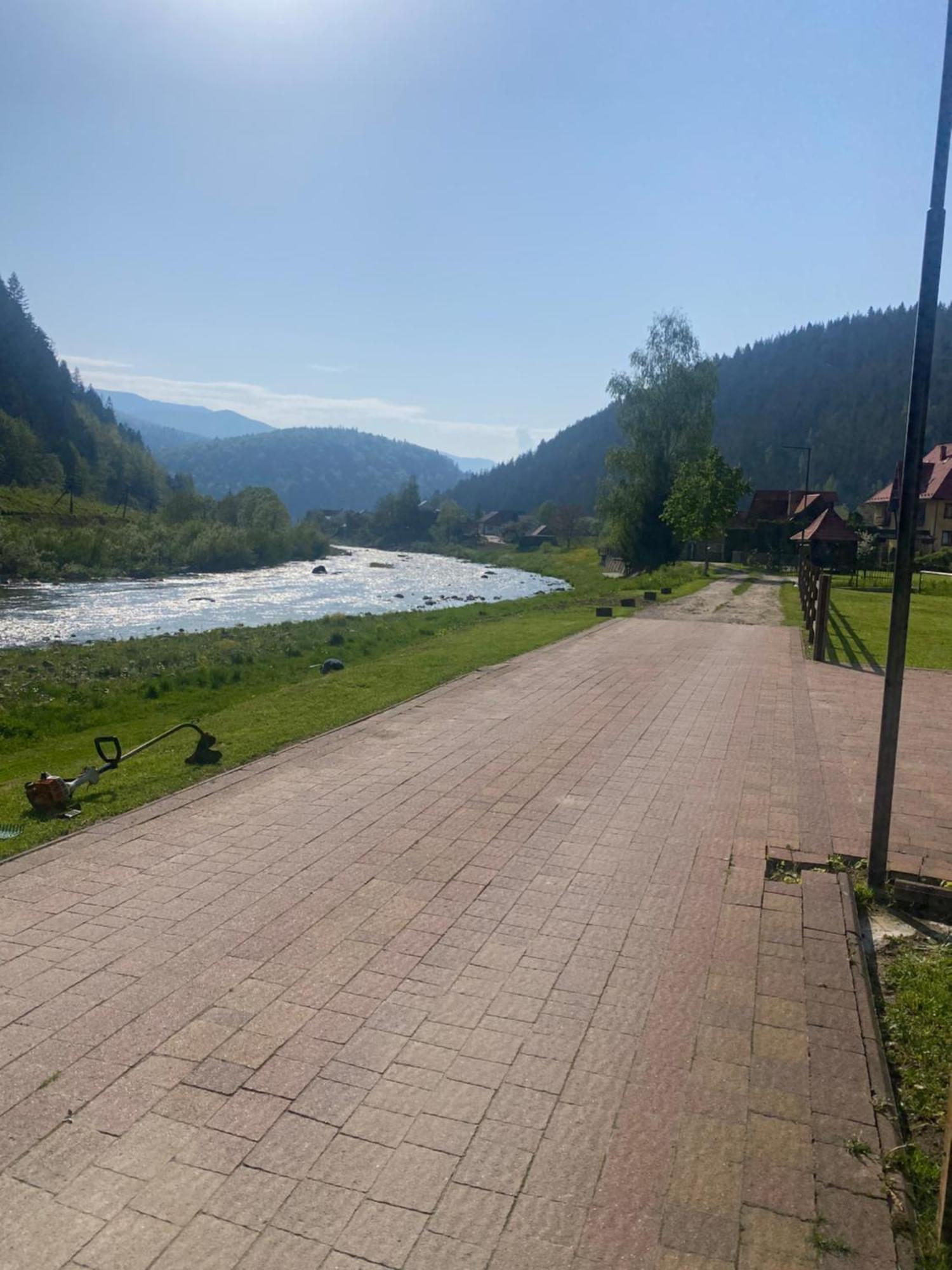 Садиба Джерело Яремче Екстериор снимка